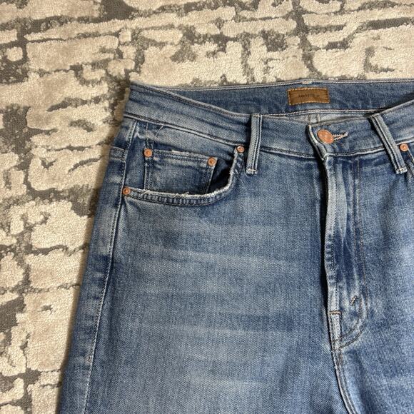MOTHER Woman's Medium Wash The insider Crop Step Fray Denim Jeans Size 27 - Picture 4 of 13